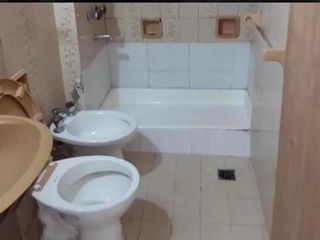 Foto 13 de Casa en venta - 2 dormitorios  3 baños - local - cochera  - 110mts2 - La Plata