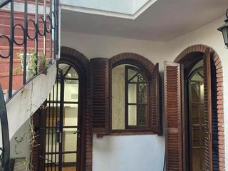 Foto 12 de Casa en venta - 2 dormitorios  3 baños - local - cochera  - 110mts2 - La Plata