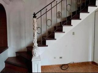 Foto 17 de Casa en venta - 2 dormitorios  3 baños - local - cochera  - 110mts2 - La Plata