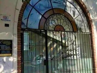 Foto 8 de Casa en venta - 2 dormitorios  3 baños - local - cochera  - 110mts2 - La Plata