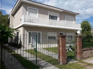 Foto 1 de Departamentos en venta - 7 dormitorios  4 baños - 405mts2 - Villa Gesell