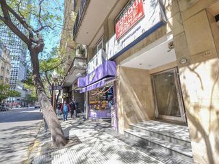 Foto 1 de Oficina - Av Santa Fe 960 – Piso 1ro - Ideal para transformar en vivienda (actualmente con renta)
