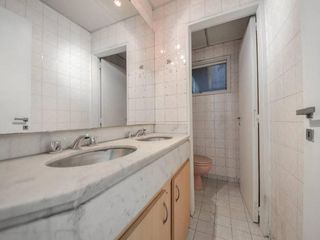 Foto 10 de Oficina - Av Santa Fe 960 – Piso 1ro - Ideal para transformar en vivienda (actualmente con renta)