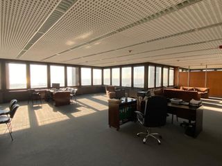 Foto 3 de Oficina en Alquiler lista para entrar en Catalinas con excelente vista panorámica al rio