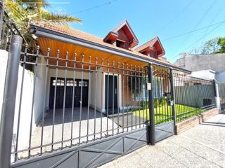 Foto 1 de Casa 5 ambientes en Quilmes -Apto credito