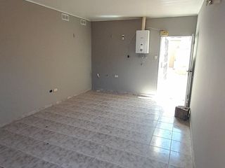 Foto 2 de Casa en alquiler de 2 dormitorios c/ cochera en Rafaela