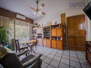 Foto 5 de Departamento de 2 ambientes con balcón al frente en 1er piso por escalera. Luminoso!