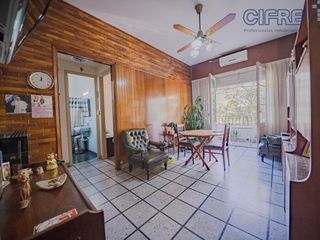 Foto 4 de Departamento de 2 ambientes con balcón al frente en 1er piso por escalera. Luminoso!