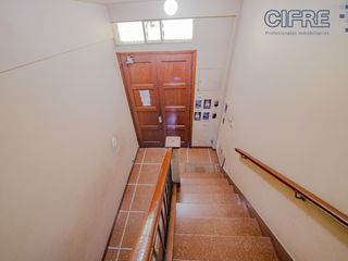Foto 3 de Departamento de 2 ambientes con balcón al frente en 1er piso por escalera. Luminoso!