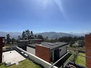 Foto 4 de Casa de 3 habitaciones con vista y jardín de 241m2