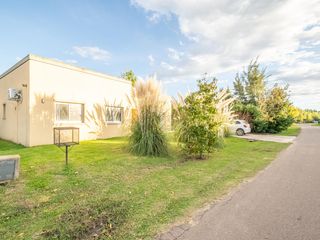 Foto 2 de Casa en venta PB lote 590m2 5amb 3dor 2baños 3cocheras fondo pileta parrilla galería lavadero