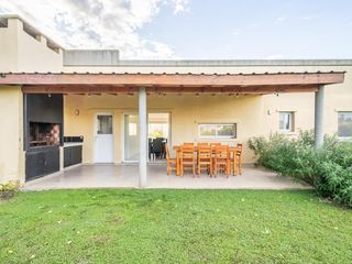Foto 7 de Casa en venta PB lote 590m2 5amb 3dor 2baños 3cocheras fondo pileta parrilla galería lavadero