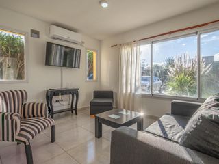 Foto 3 de Casa en venta PB lote 590m2 5amb 3dor 2baños 3cocheras fondo pileta parrilla galería lavadero