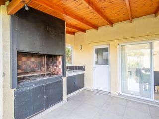Foto 31 de Casa en venta PB lote 590m2 5amb 3dor 2baños 3cocheras fondo pileta parrilla galería lavadero