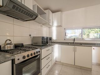 Foto 17 de Casa en venta PB lote 590m2 5amb 3dor 2baños 3cocheras fondo pileta parrilla galería lavadero