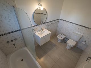 Foto 27 de Casa en venta PB lote 590m2 5amb 3dor 2baños 3cocheras fondo pileta parrilla galería lavadero