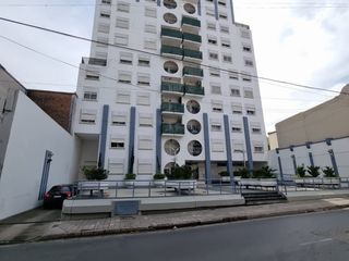 Foto 1 de DEPARTAMENTO EN VENTA EN CALLE URQUIZA 1264  (A RECICLAR )