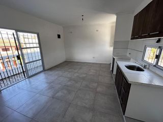 Foto 2 de Departamento Tipo Casa en alquiler en Remedios de Escalada Este