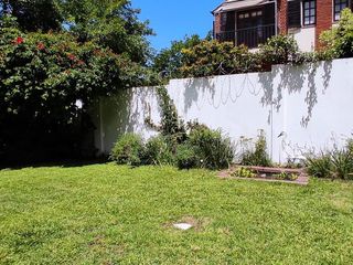Foto 19 de Espectacular jardin con gran piscina y quincho