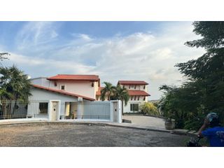 Foto 2 de SE VENDE CASA DE LUJO EN EL SECTOR DE LAGOS DEL CAUJARAL