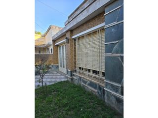 Foto 2 de SE VENDE CASA DE 2 DORM. EN BARRIO MAULLER