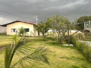 Foto 1 de Renta Terreno 2.800m2 excelente ubicación en Tumbaco Avda.Universitaria-RutaViva