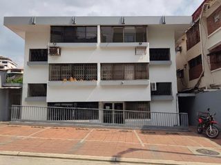 Departamento en venta con baja de precio en Urdesa