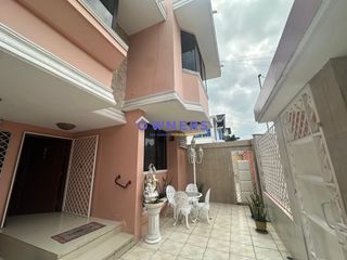 Departamento en venta con baja de precio en Garzota