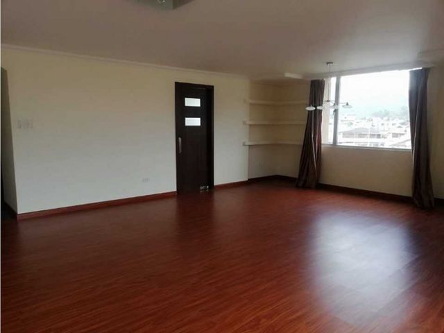 DEPARTAMENTO EN RENTA SECTOR CUMBAY