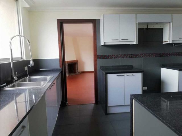 DEPARTAMENTO EN RENTA SECTOR CUMBAY