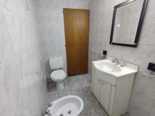 Casa en venta - 2 dormitorios 1 baño 1 cochera - 70mts2 - La Plata
