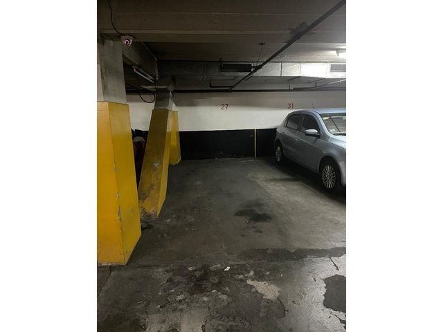 Cochera cubierta c/ expensas incluidas - 14 m2 - P/auto grande - 3 cuadras de Av. 9 de Julio
