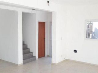 Dúplex en venta - 2 dormitorios 2 baños - cochera - 130mts2 - Manuel B. Gonnet, La Plata