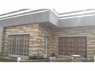 Foto 13 de Casa 4 amb con patio, terraza, local - Loma Hermosa CENTRO - MUY BUENA