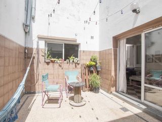 ¡Encantador PH de 5 ambientes en Mataderos con dos patios y Terraza!