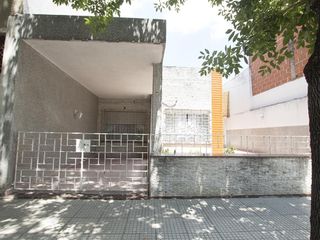 ¡Encantador PH de 5 ambientes en Mataderos con dos patios y Terraza!