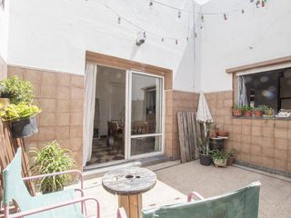 ¡Encantador PH de 5 ambientes en Mataderos con dos patios y Terraza!