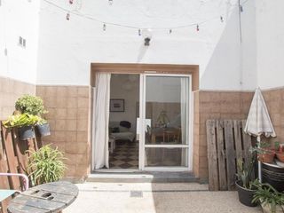 ¡Encantador PH de 5 ambientes en Mataderos con dos patios y Terraza!