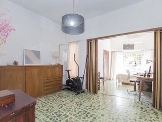 ¡Encantador PH de 5 ambientes en Mataderos con dos patios y Terraza!