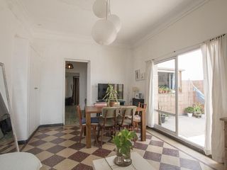 ¡Encantador PH de 5 ambientes en Mataderos con dos patios y Terraza!