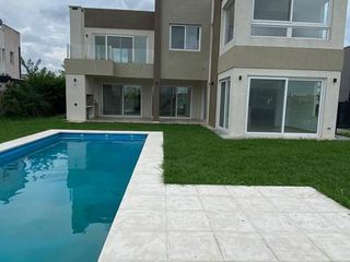 Foto 1 de Casa a la venta en lote a la laguna - El Cantón, Norte