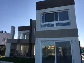Foto 2 de Casa a la venta en lote a la laguna - El Cantón, Norte