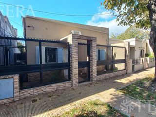 Venta casa 3 ambientes con patio en Florencio Varela (31467)
