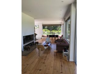 Casa Sopó: 400m2, jardín, terraza, lote 8302m2, 4H, 3.5B y 8P