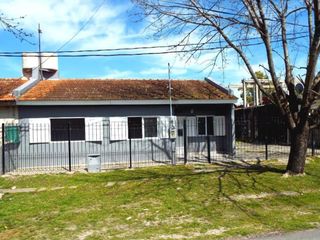 Casa en venta 2 dormitorios calle 6 entre 507 y 508 - Gonnet