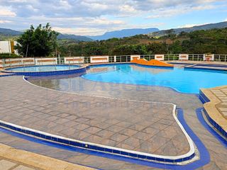 Tu Refugio En La Montaña: Lote En Condominio-piscina Y Salón Social