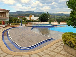 Tu Refugio En La Montaña: Lote En Condominio-piscina Y Salón Social