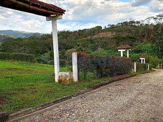 Tu Refugio En La Montaña: Lote En Condominio-piscina Y Salón Social