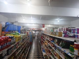 Local Comercial a la calle. Excelente ubicacion a 1 cuadra del Boulevard Charcas. 253mt2