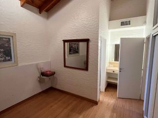 Casa en venta de 5 dormitorios c/ cochera en Monte Hermoso